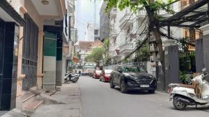 Bán nhà 5 tầng 42m2 phố Đào Tấn, Ba Đình, Oto đỗ cửa, 50m ra phố, Ngõ thông, Kinh doanh tốt